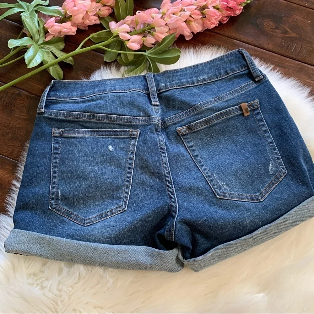 Joe’s Jeans▪️Rolled up Mid rise Medium Wash Shorts. Sz 27‎